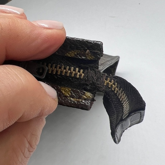 Louis Vuitton Vintage Large Zip
Top Clutch Bag Pouch 9.75” x 7.5” x 2” - Picture 13 of 15